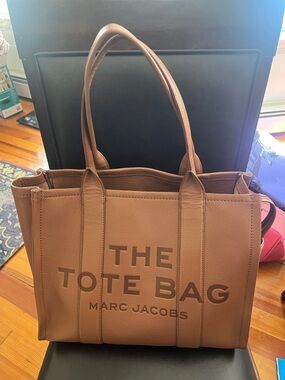 Marc Jacobs Large Brown Leather The Tote Bag in Argan Oil